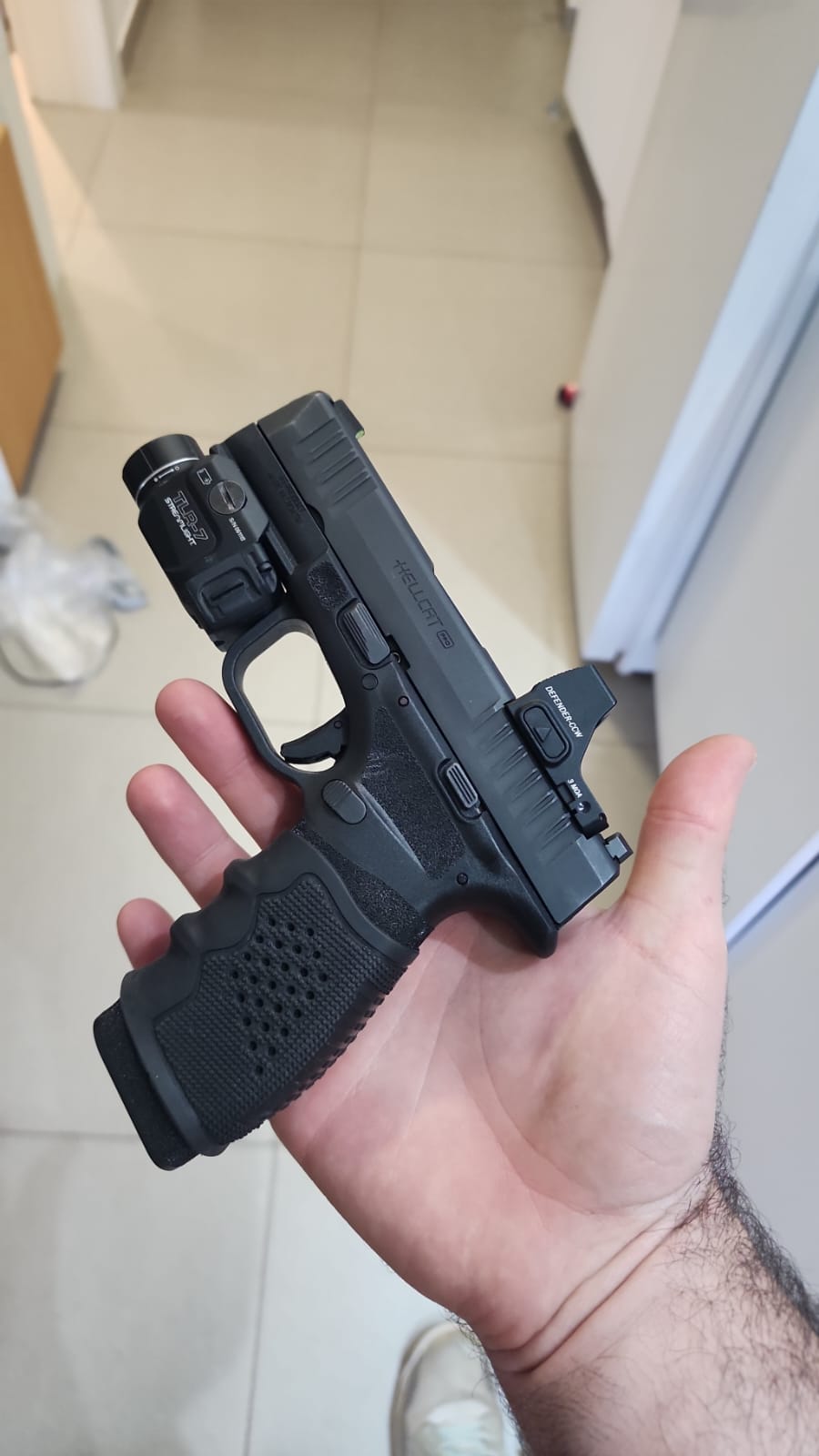 Springfield Hellcat Pro במצב מצויין עם 3 מחסניות אפשרות לכוונת ותוספות  4