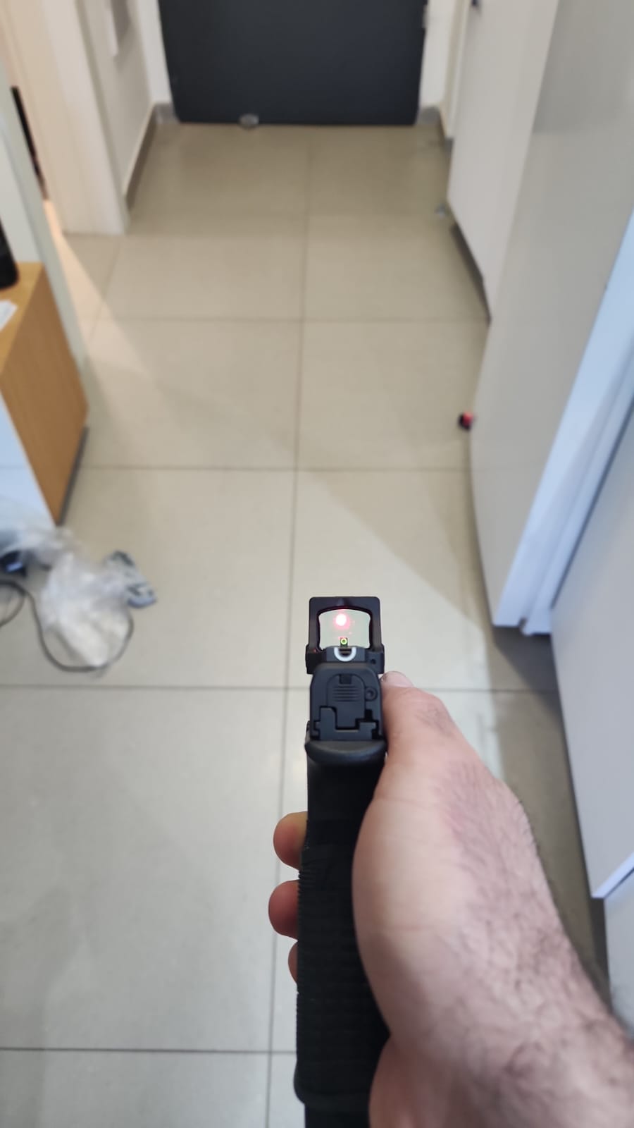 Springfield Hellcat Pro במצב מצויין עם 3 מחסניות אפשרות לכוונת ותוספות  3