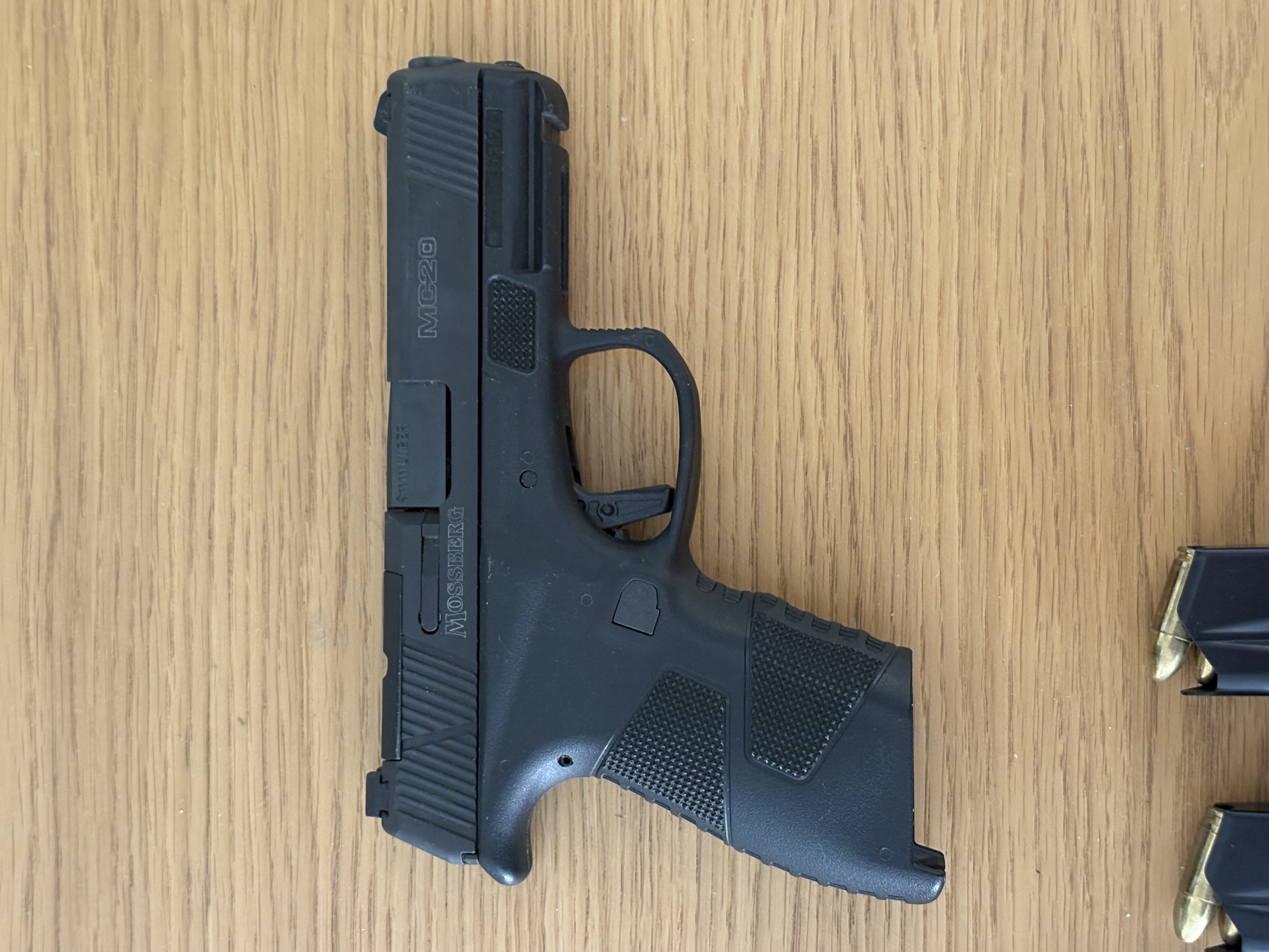 Mossberg MC2C במצב חדש. מגיע עם 2 מחסניות של 16 ו14.