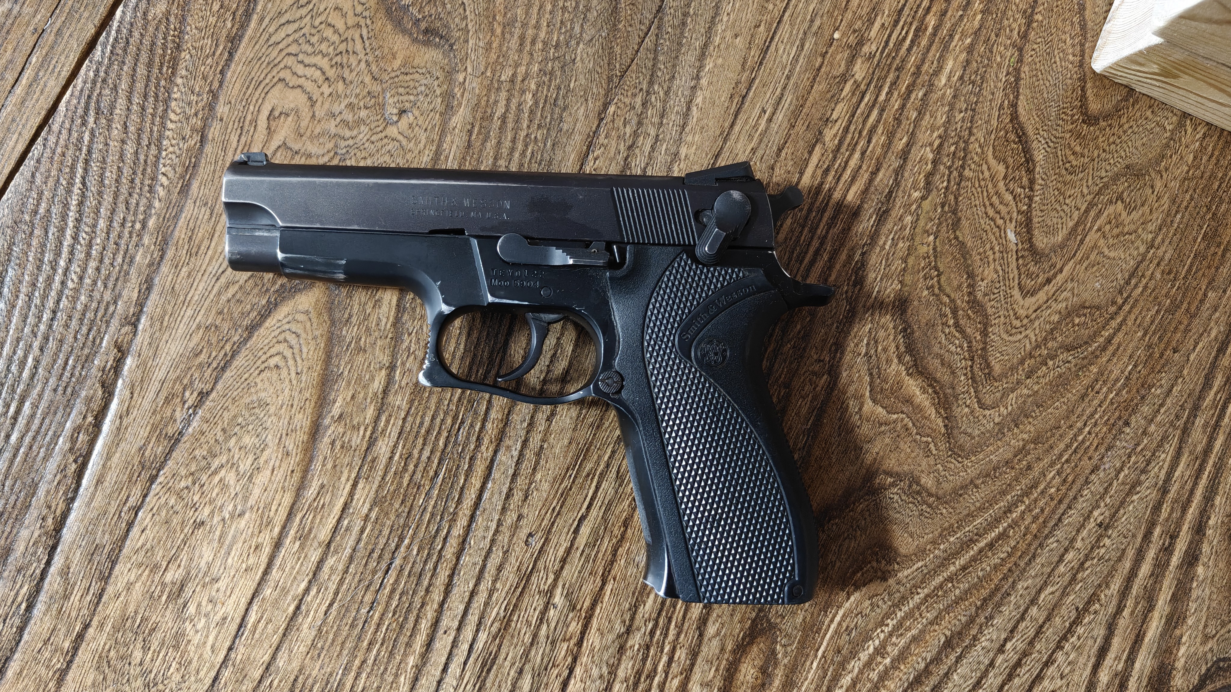  Smith & Wesson 5904