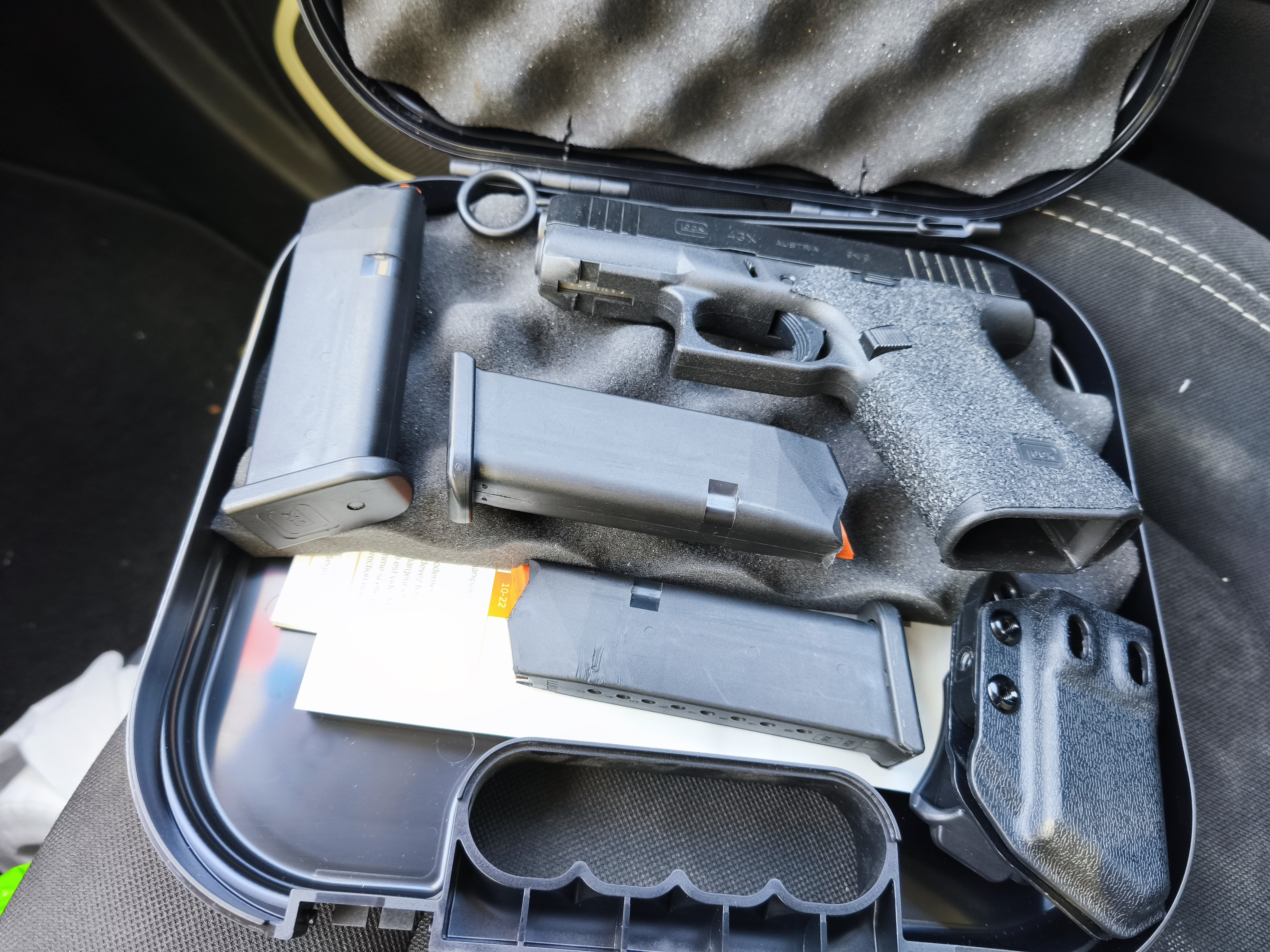 Glock 43x עם שלוש מחסניות של עשרה כדורים 3