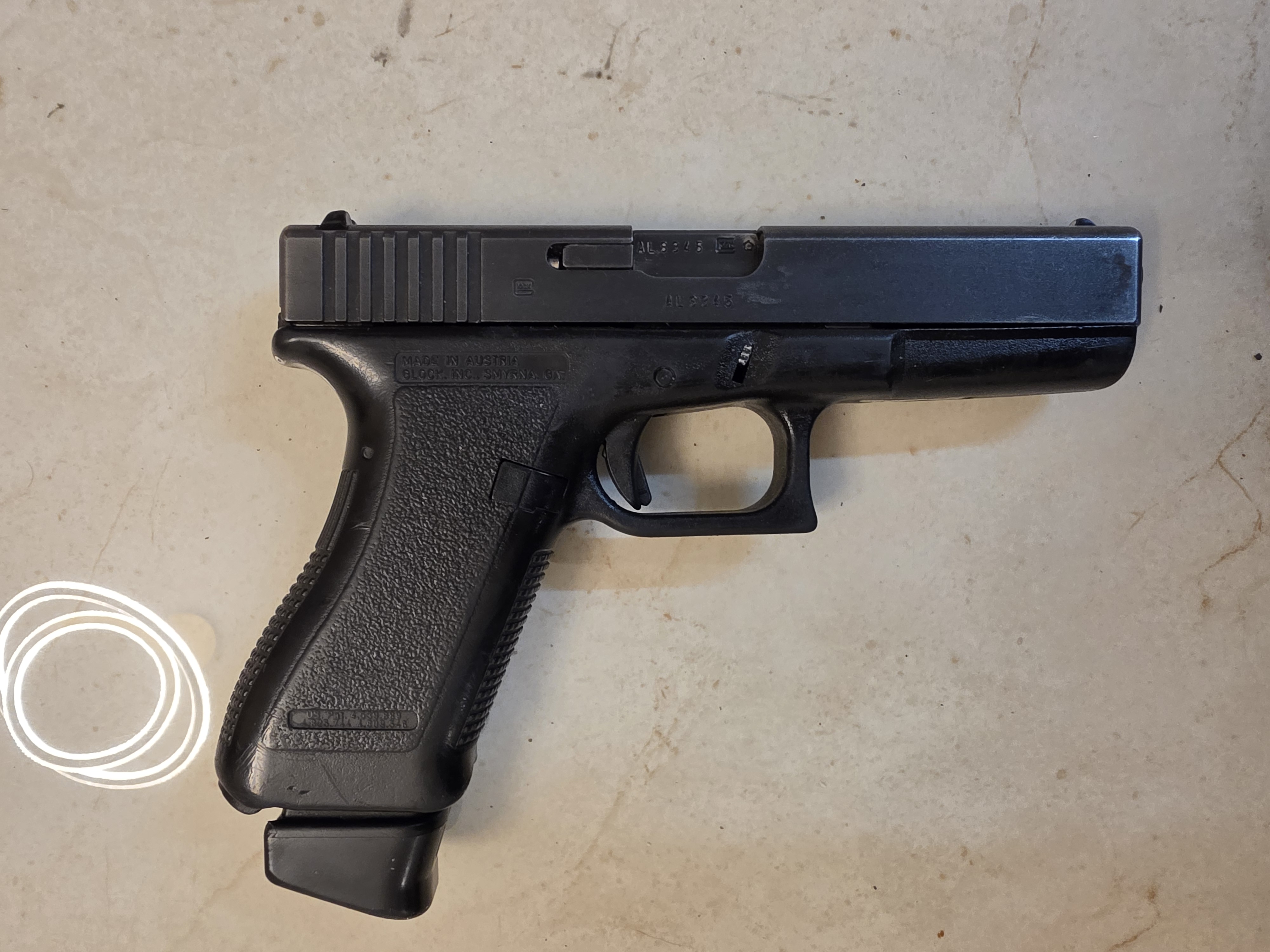 גלוק 17 דור 2 (Glock 17 Gen 2) במצב מכאני מעולה – שמור ביותר + שתי מחסניות 2