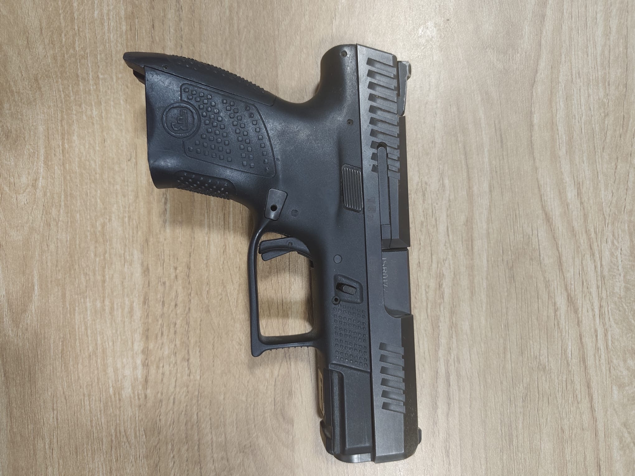 Cz p-10 עם 3 מחסניות 2