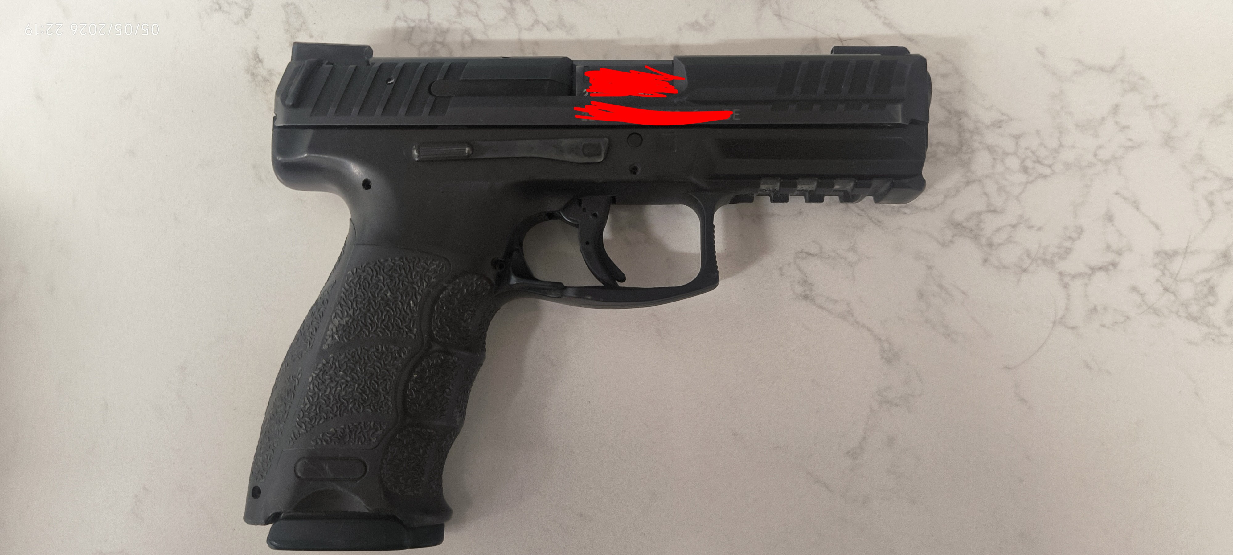 אקדח H&K VP9, מגיע עם 2 מחסניות (15 כד׳) , עם הקופסה והידיות  2