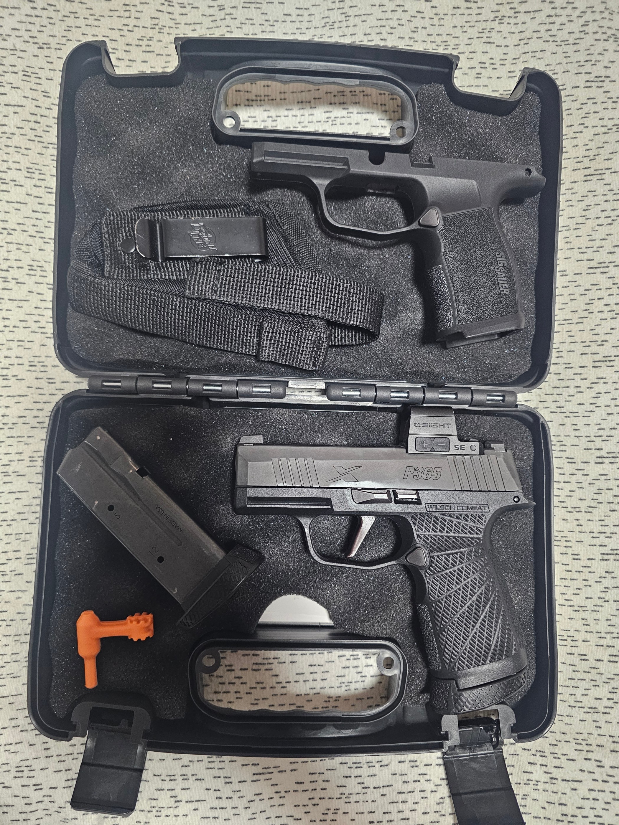 אקדח *Sig Sauer P365X*  שמור מאוד, במצב תצוגה.