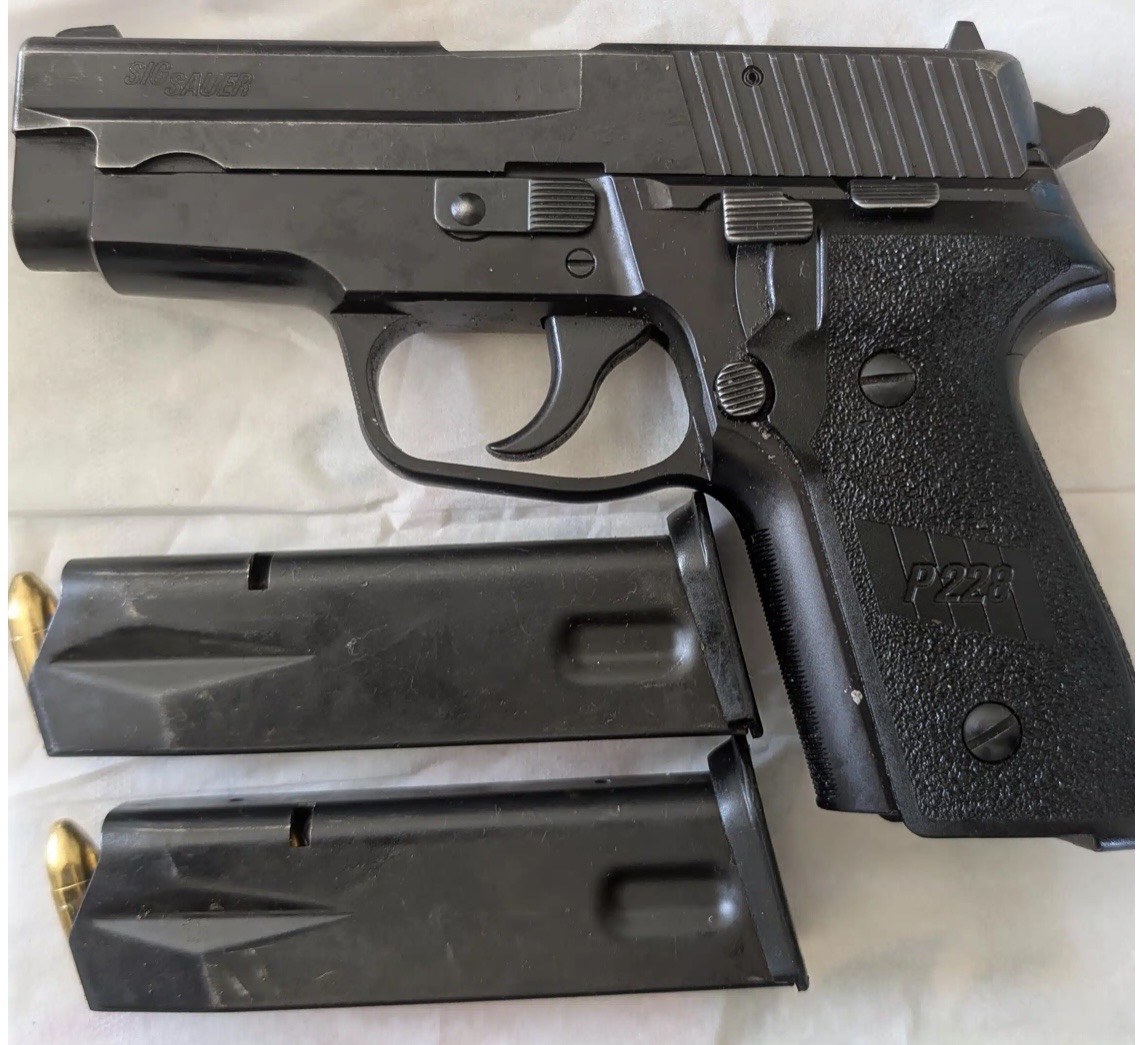 זיג זאוור p228 + 2 מחסניות