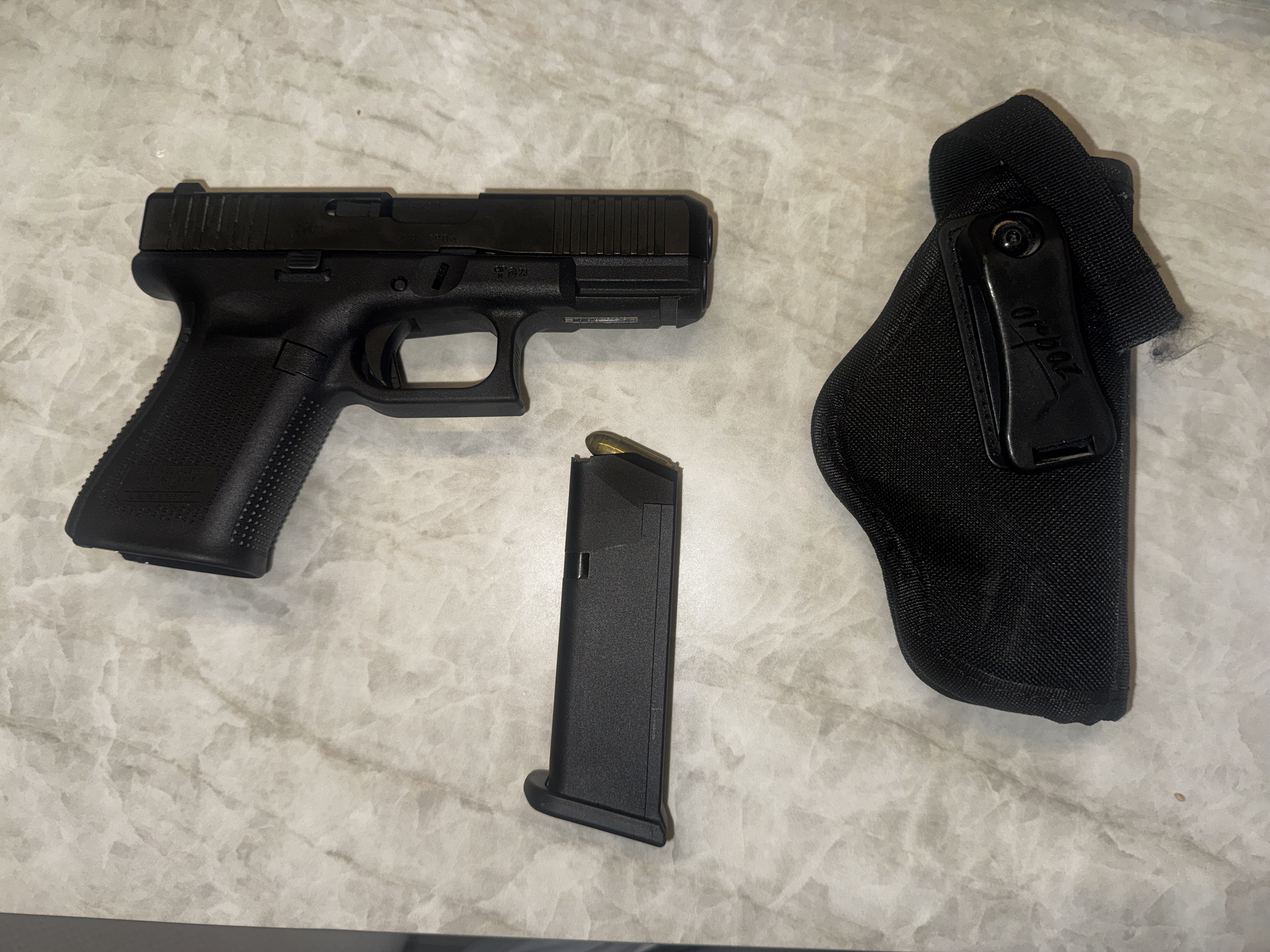 Glock 19 gen 5 במצב חדש עם 2 מחסניות  4