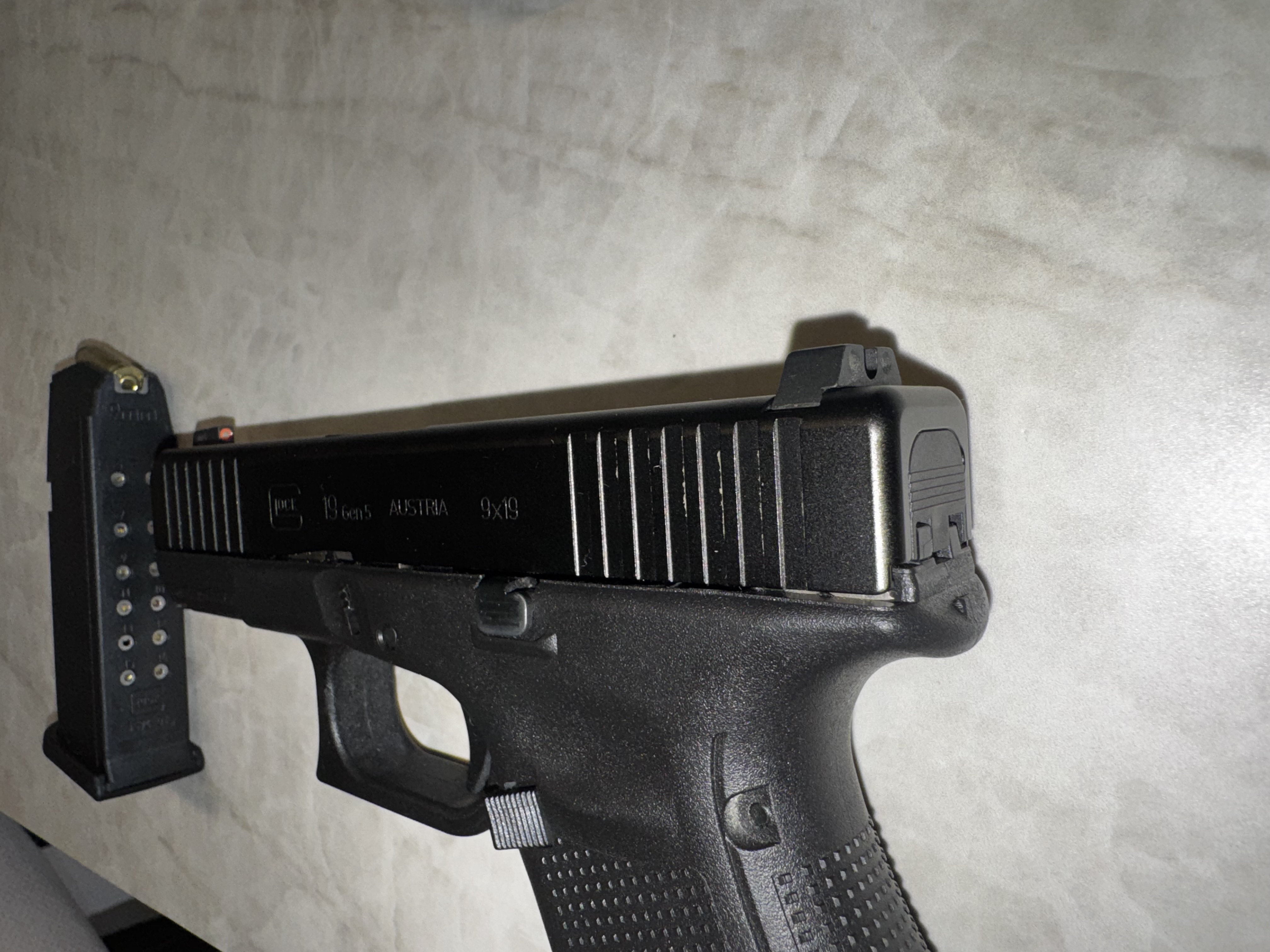 Glock 19 gen 5 במצב חדש עם 2 מחסניות 