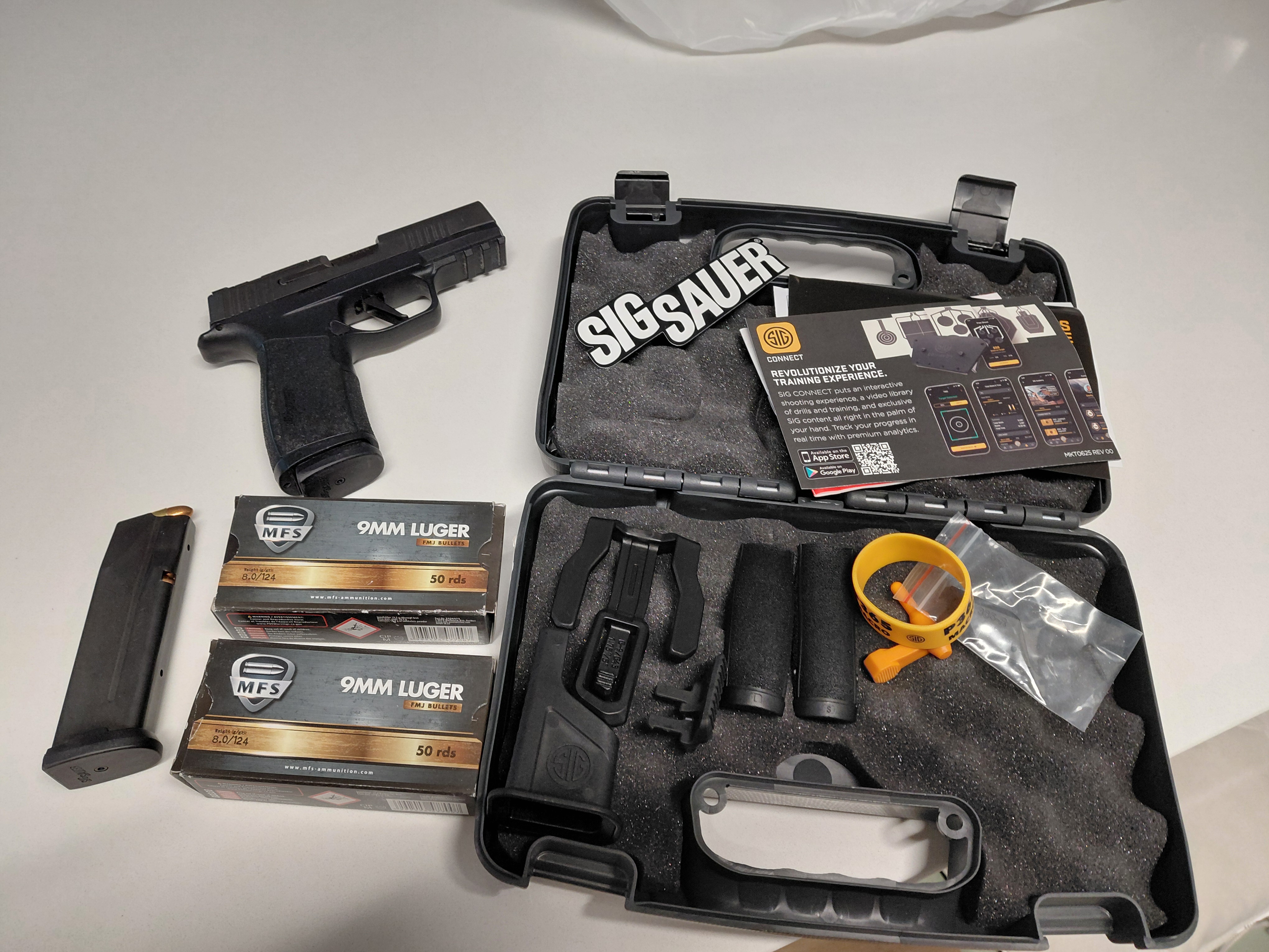 אקדח קומפקטי מסדרת XMACRO של SIG Sauer, דגם 365XCA-9-BXR3.