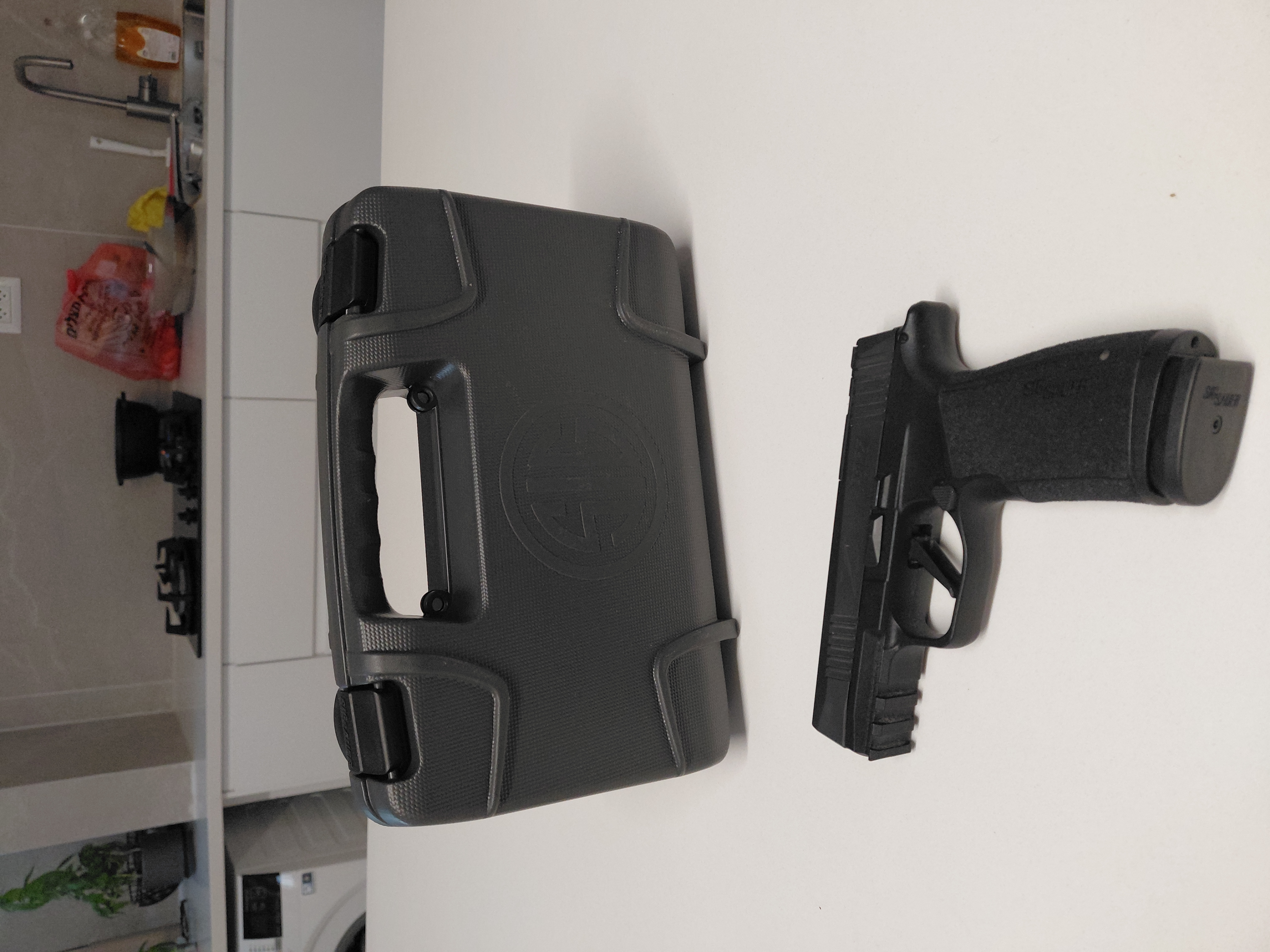 אקדח קומפקטי מסדרת XMACRO של SIG Sauer, דגם 365XCA-9-BXR3. 2