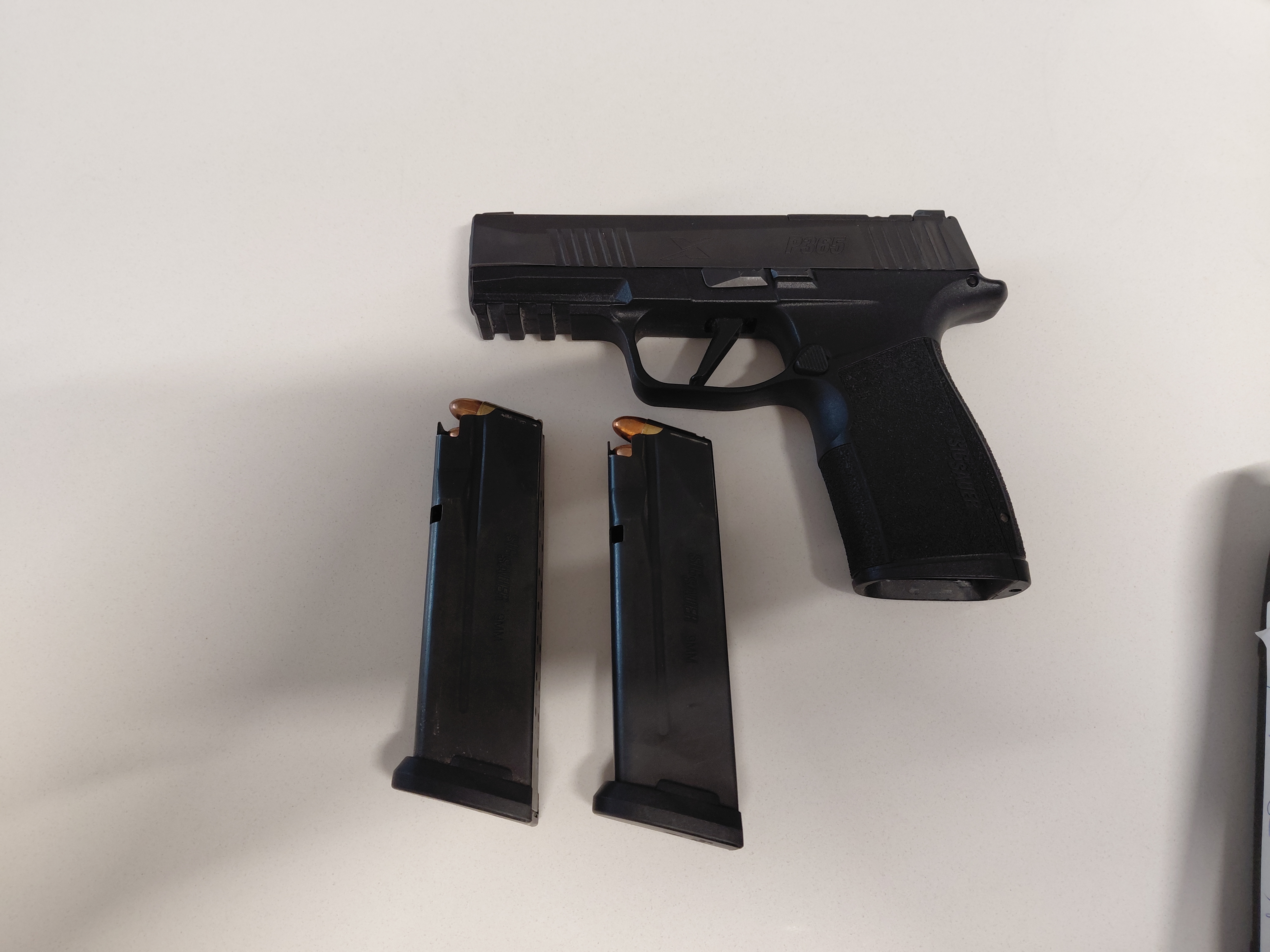 אקדח קומפקטי מסדרת XMACRO של SIG Sauer, דגם 365XCA-9-BXR3. 3